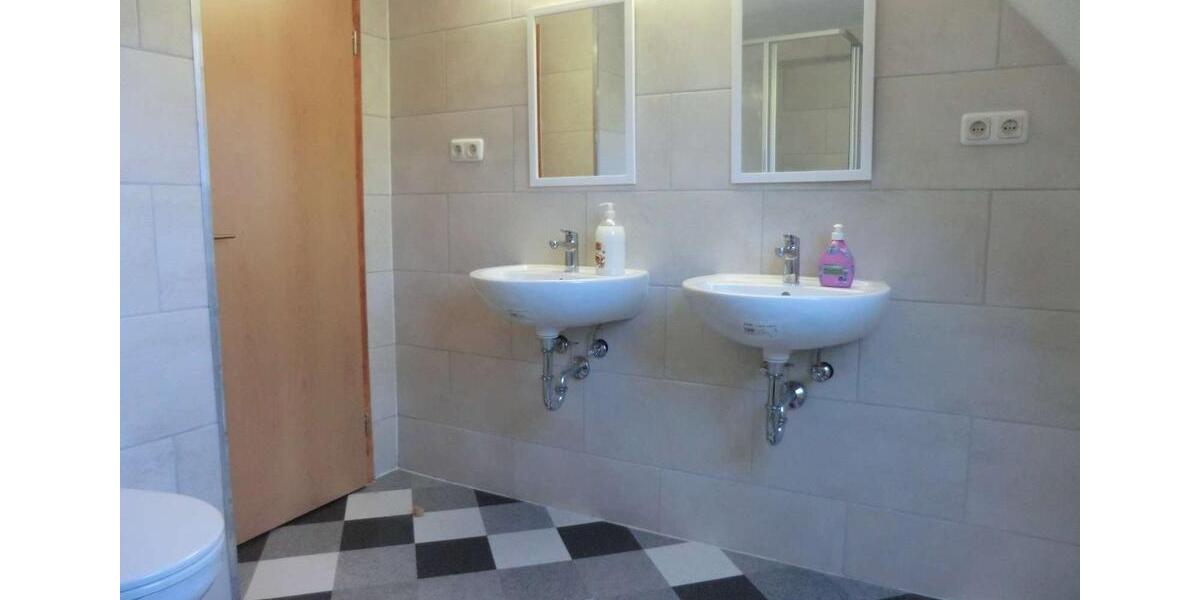 Wohnen auf Zeit Roßwein - 6 Zimmer, 160 m&sup2;, 15&euro; | Angebot:24981244