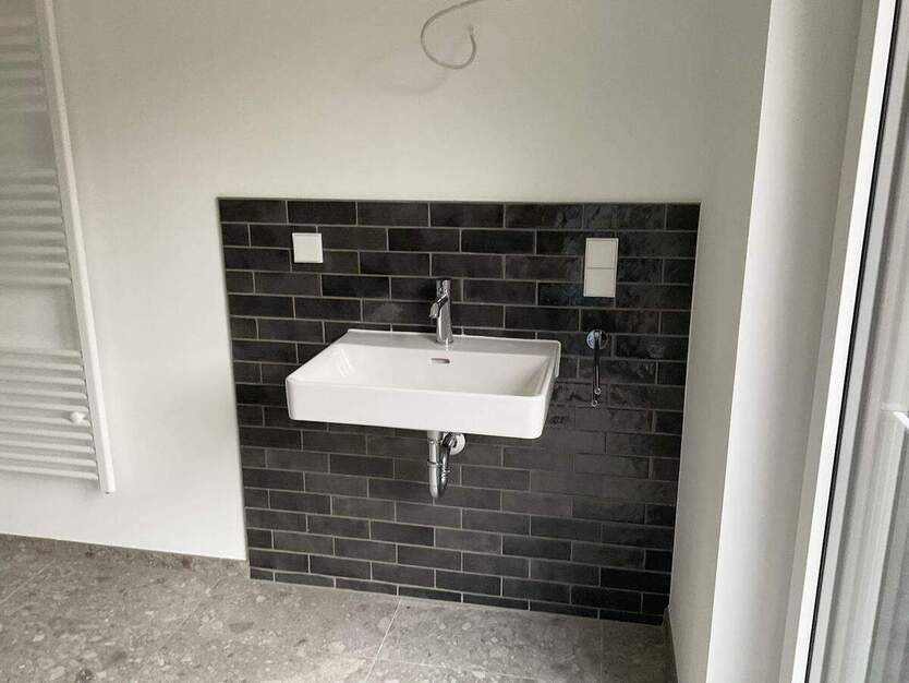 Achtung nur mit WBS!! Neubauwohnung mit Loggia, guter Schnitt, Parkett, Tageslichtbad, Aufzug 3 zimmer