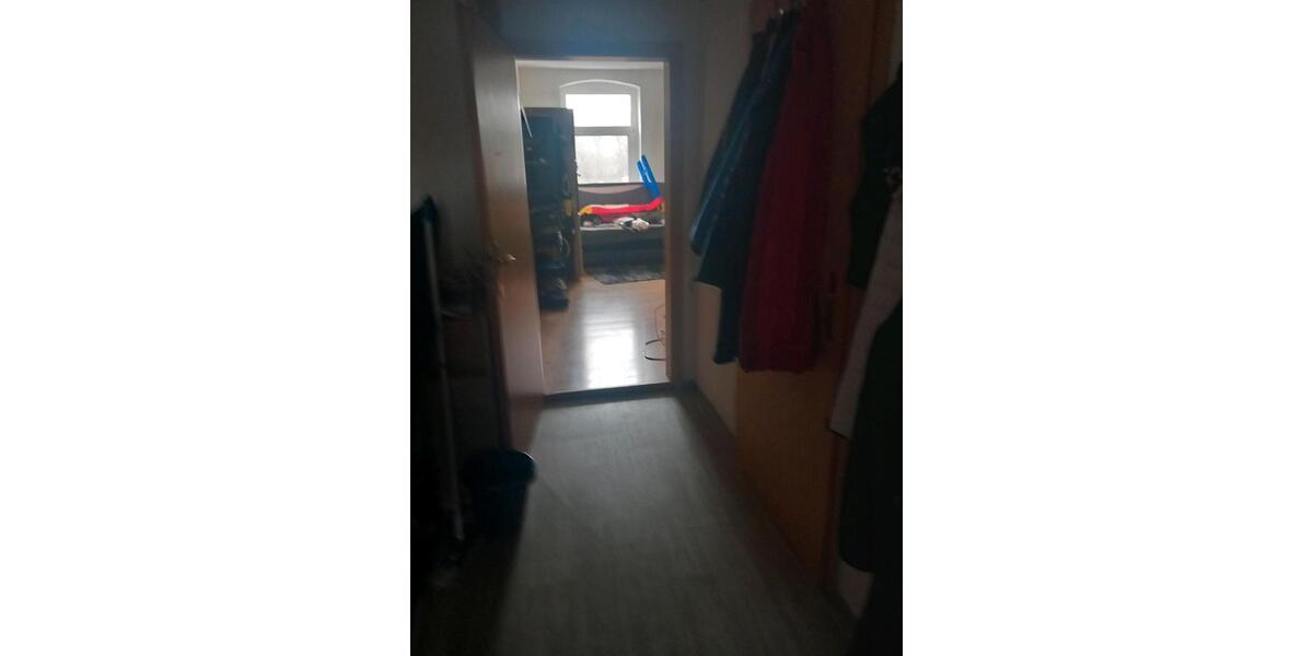Erdgeschoßwohnung Ellefeld - 3 Zimmer, 100 m&sup2;, 700&euro; | Angebot:24845008