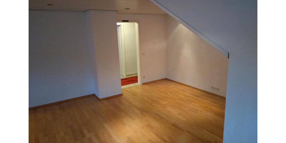 Dachgeschoßwohnung Winnenden - 2.5 Zimmer, 73 m&sup2;, 1.000&euro; | Angebot:25173145