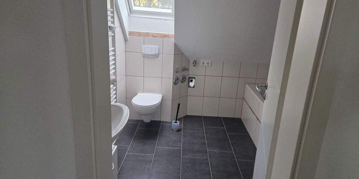 Etagenwohnung Adelshofen Neustett - 4 Zimmer, 112 m&sup2;, 800&euro; | Angebot:25733548