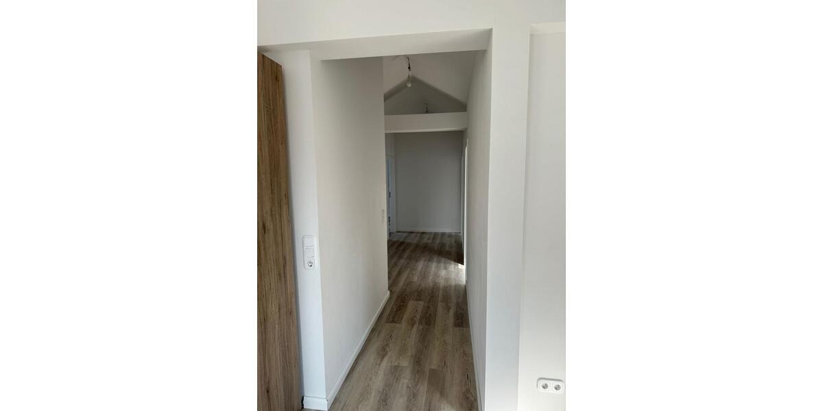 Neuwertige 4 Zimmer Dachgeschosswohnung 4 zimmer