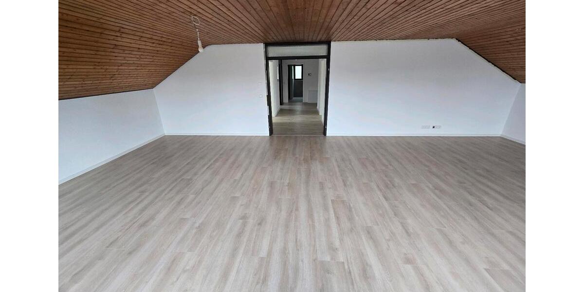 Dachgeschoßwohnung Essingen - 3 Zimmer, 115 m&sup2;, 1.190&euro; | Angebot:26475185