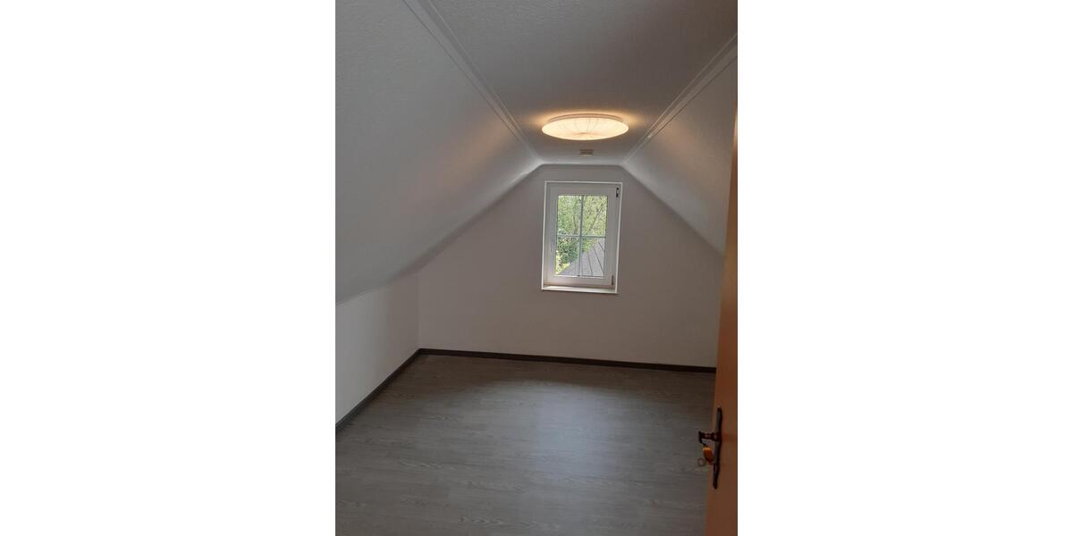 Dachgeschoßwohnung Zörbig - 2 Zimmer, 44 m&sup2;, 280&euro; | Angebot:26678255