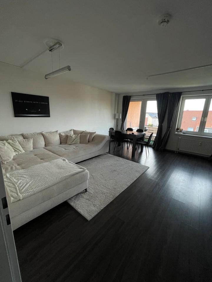 Gepflegte 2-Zimmer-Wohnung mit Balkon in ruhiger Lage zimmer