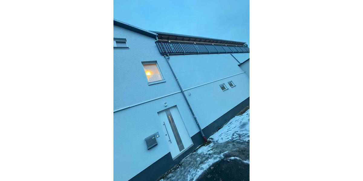 Dachgeschoßwohnung Coburg - 3 Zimmer, 80 m&sup2;, 650&euro; | Angebot:26039143