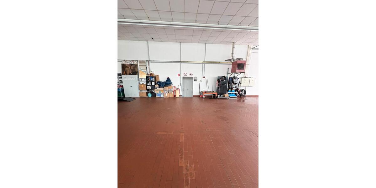 Gewerbehalle + 2 Wohnungen zimmer