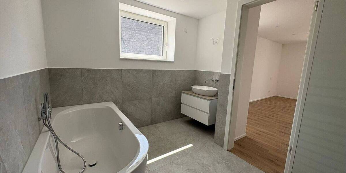 Etagenwohnung Weinheim - 3 Zimmer, 114 m&sup2;, 2.100&euro; | Angebot:23959169