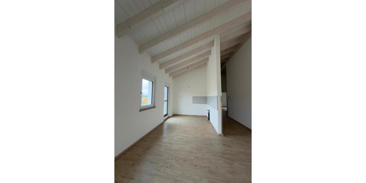 Dachgeschoßwohnung Neuffen - 3 Zimmer, 93 m&sup2;, 1.550&euro; | Angebot:26130342