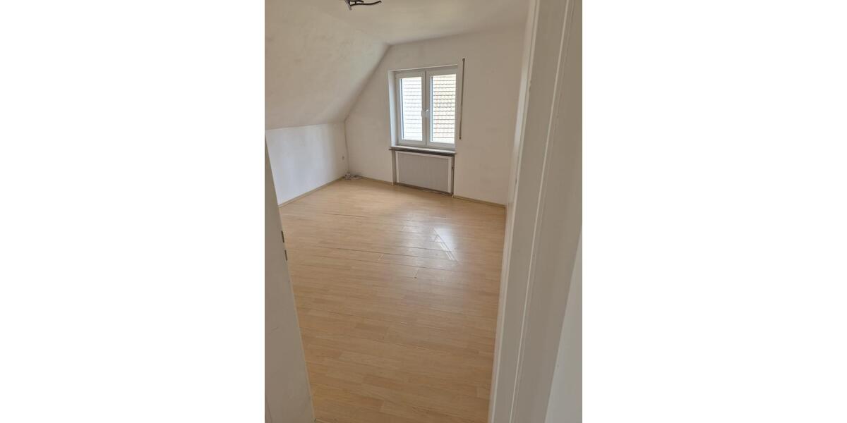 Dachgeschoßwohnung Bad Mergentheim - 4.5 Zimmer, 82 m&sup2;, 850&euro; | Angebot:26213024