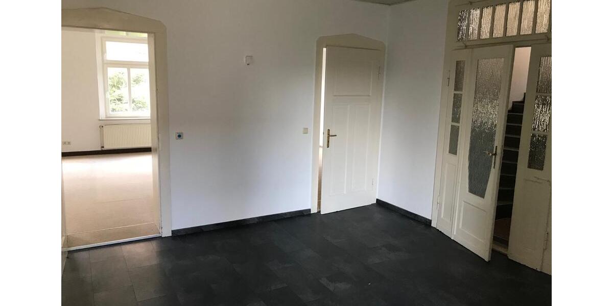 Werdau-West, Villa mit Stil, wenn es etwas ganz Besonderes sein soll, Doppelgarage 4 zimmer