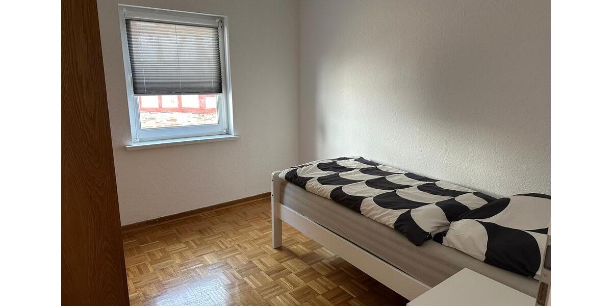 Wohnen auf Zeit Gladenbach - 9 Zimmer, 200 m&sup2;, 18&euro; | Angebot:24245225
