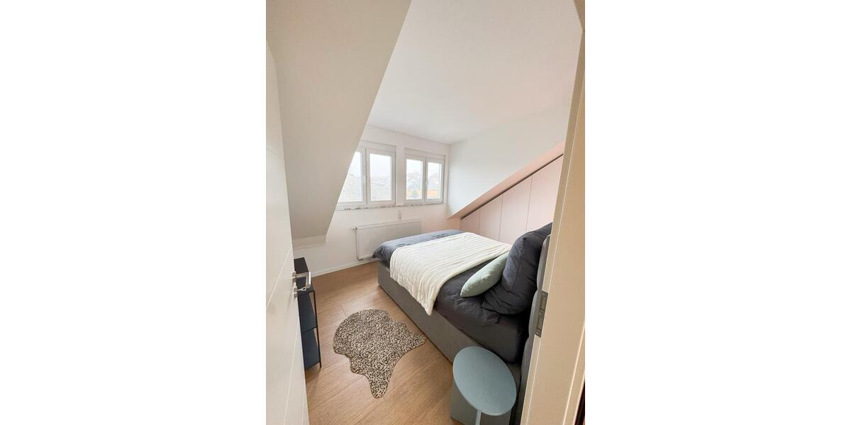 Dachgeschoßwohnung Frankfurt am Main Nied - 1.5 Zimmer, 42 m&sup2;, 1.200&euro; | Angebot:24681970