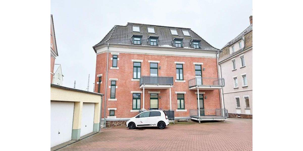 helle Wohnung mit Einbauküche und Garage 2 zimmer