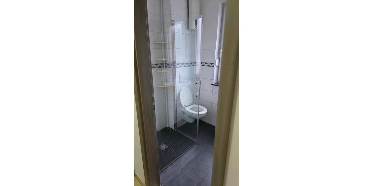 Modernes WG Zimmer mit eigene Bad nur für Frauen Wohngemeinschaft 3 zimmer