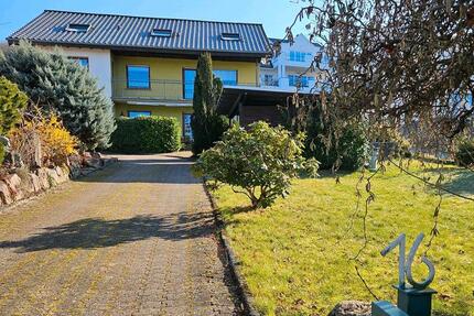 Souterrainwohnung mit Terrasse, Garten und Carport in Unkel 3 zimmer