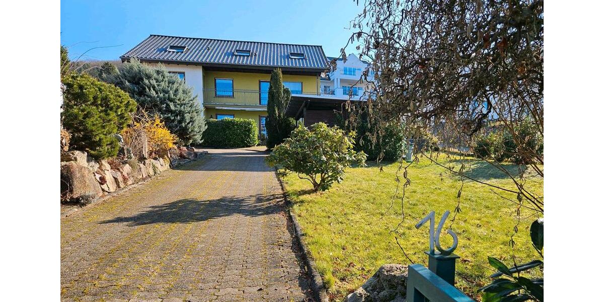 Souterrainwohnung mit Terrasse, Garten und Carport in Unkel 3 zimmer