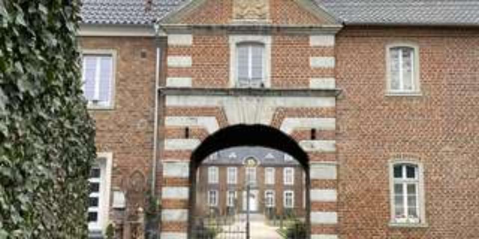 Schloss Gelsdorf, 5 Zimmer Reihenhaus im Seitenflügel mit Garten zimmer