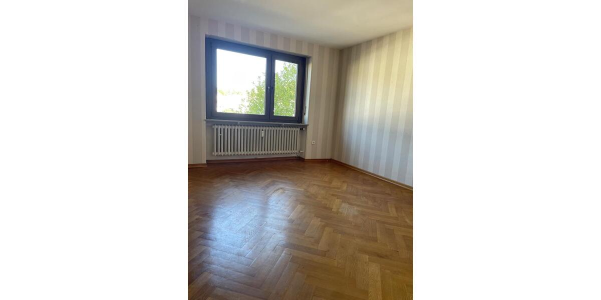 Etagenwohnung Saarbrücken Brebach-Fechingen - 3.5 Zimmer, 120 m&sup2;, 800&euro; | Angebot:26301533