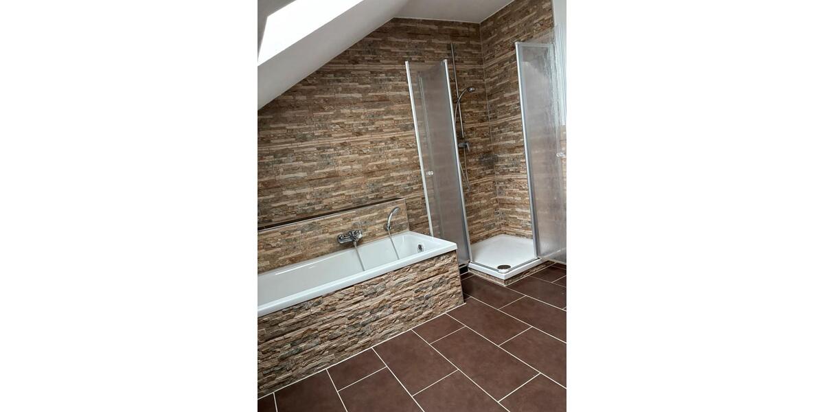 Dachgeschoßwohnung Schöllnach - 3 Zimmer, 78 m&sup2;, 650&euro; | Angebot:25971858