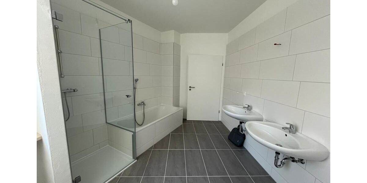 Erdgeschoßwohnung Weiden in der Oberpfalz - 4 Zimmer, 90 m&sup2;, 670&euro; | Angebot:25414318