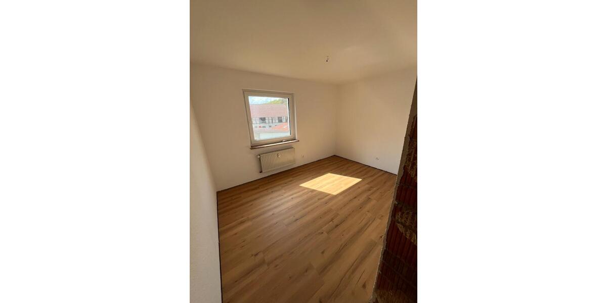 Etagenwohnung Rosdorf - 4 Zimmer, 97 m&sup2;, 975&euro; | Angebot:26261987