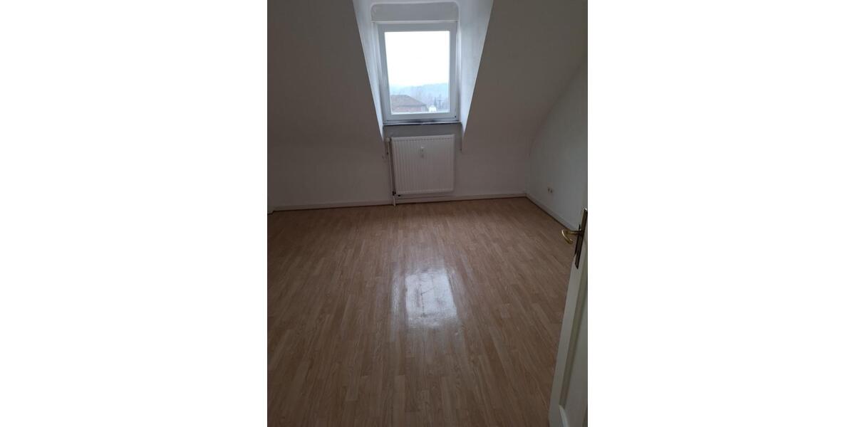 Dachgeschoßwohnung Bous - 3 Zimmer, 90 m&sup2;, 600&euro; | Angebot:25988099
