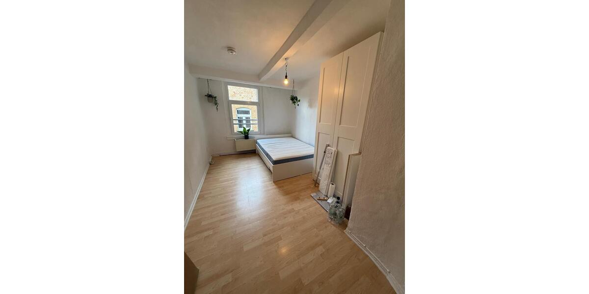 Dachgeschoßwohnung Marburg - 3 Zimmer, 80 m&sup2;, 1.200&euro; | Angebot:26567835