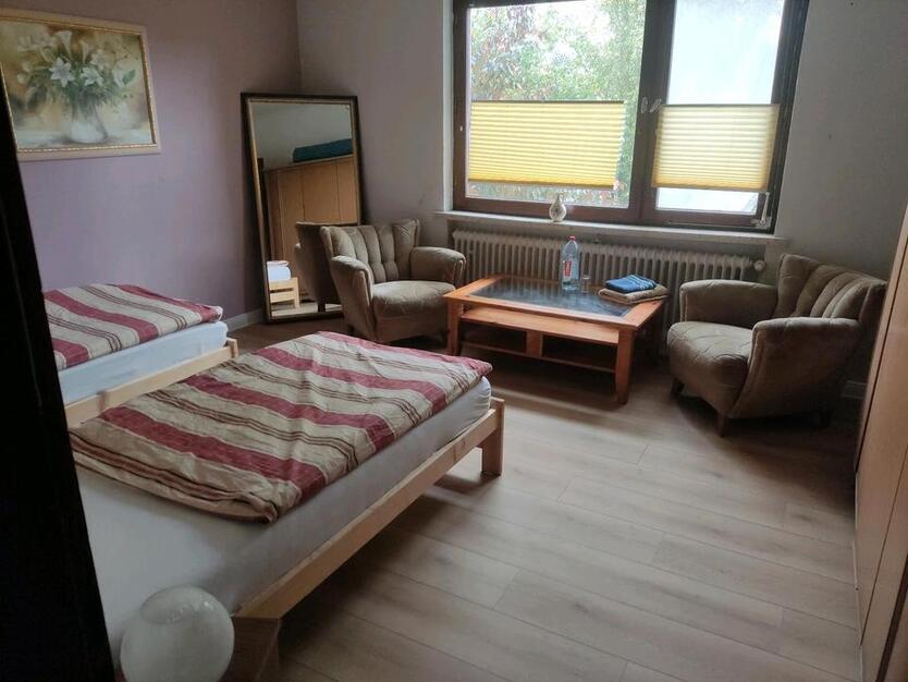 möbeliertes wohnen zimmer