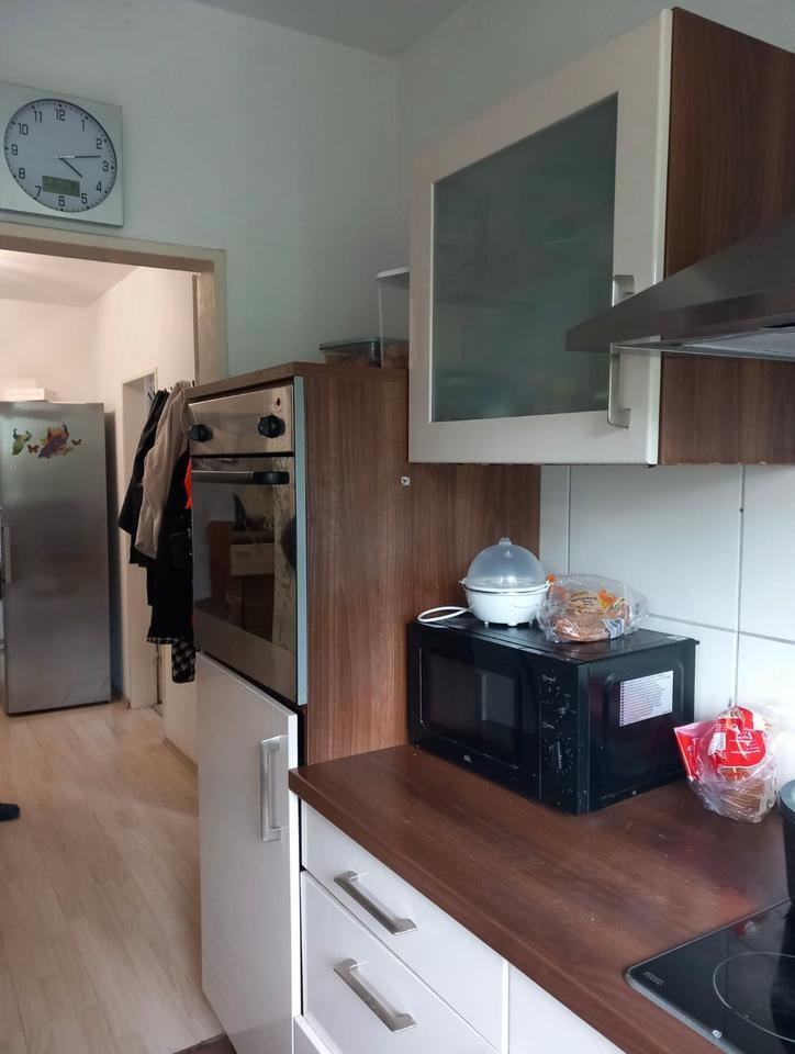 ANSPRECHENDE 3- Zimmer- Wohnung EBK, 2-MAL BALKON, GARAGE