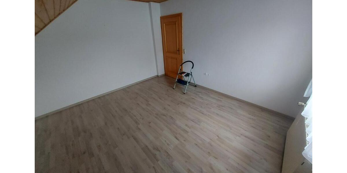 Dachgeschoßwohnung Poppenhausen (Wasserkuppe) - 3 Zimmer, 85 m&sup2;, 750&euro; | Angebot:25752097
