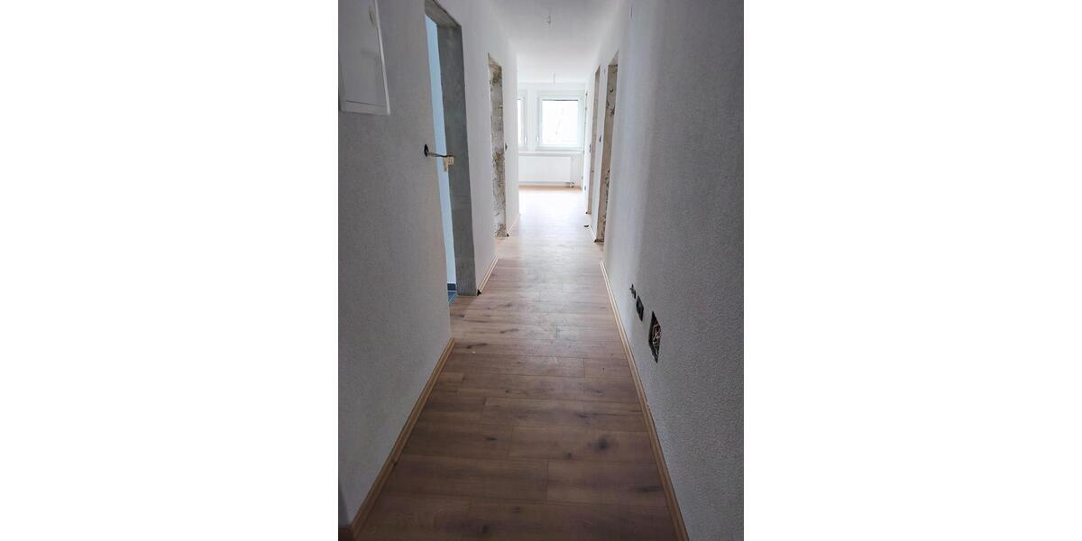 Hochparterre Eningen unter Achalm - 4 Zimmer, 83 m&sup2;, 1.200&euro; | Angebot:25045589