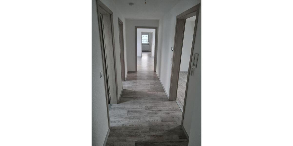 Dachgeschoßwohnung Tuttlingen - 3 Zimmer, 100 m&sup2;, 750&euro; | Angebot:25986892