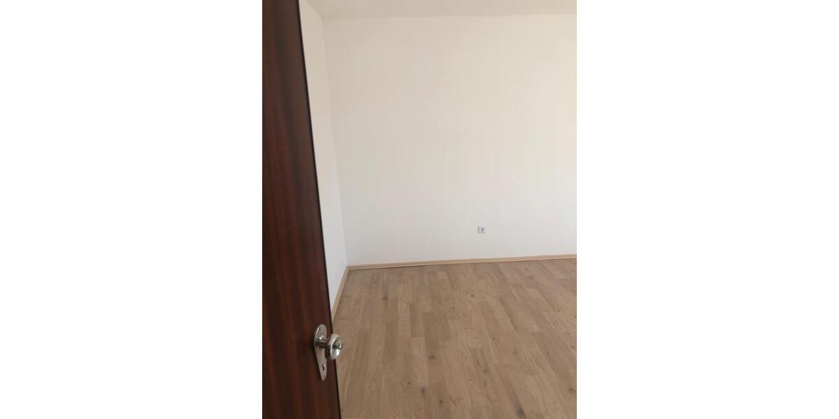 Etagenwohnung Weisenheim am Sand - 3.5 Zimmer, 90 m&sup2;, 925&euro; | Angebot:26250620