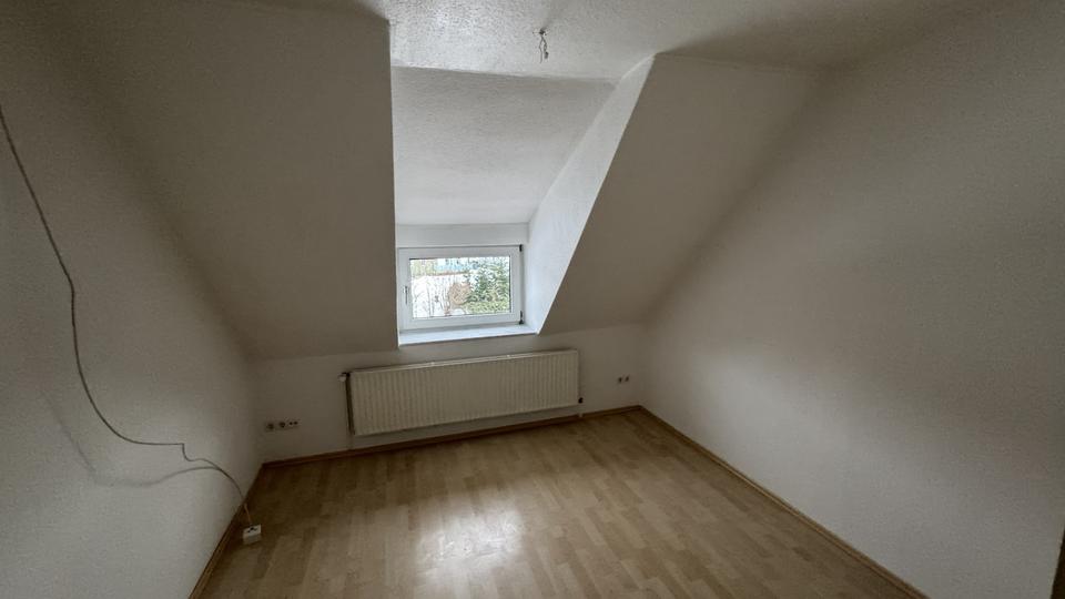 Dachgeschoßwohnung Bad Salzdetfurth - 4 Zimmer, 90 m&sup2;, 780&euro; | Angebot:24793435