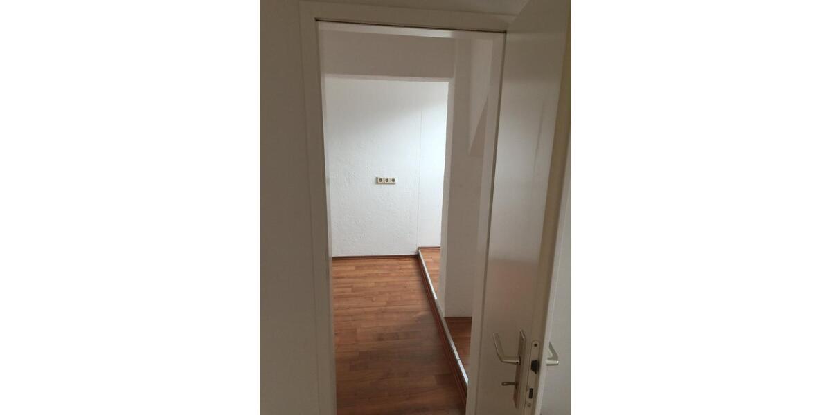 Schöne Dachgeschosswohnung im Grünen 2 zimmer