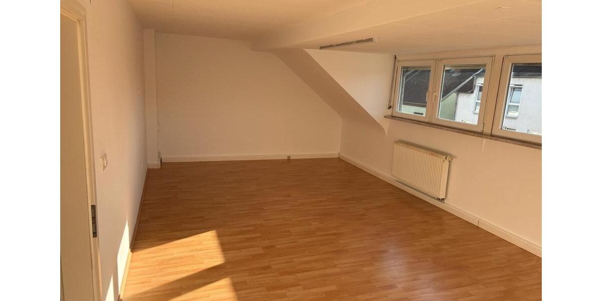 Dachgeschoßwohnung Saarlouis - 3 Zimmer, 90 m&sup2;, 700&euro; | Angebot:26504364