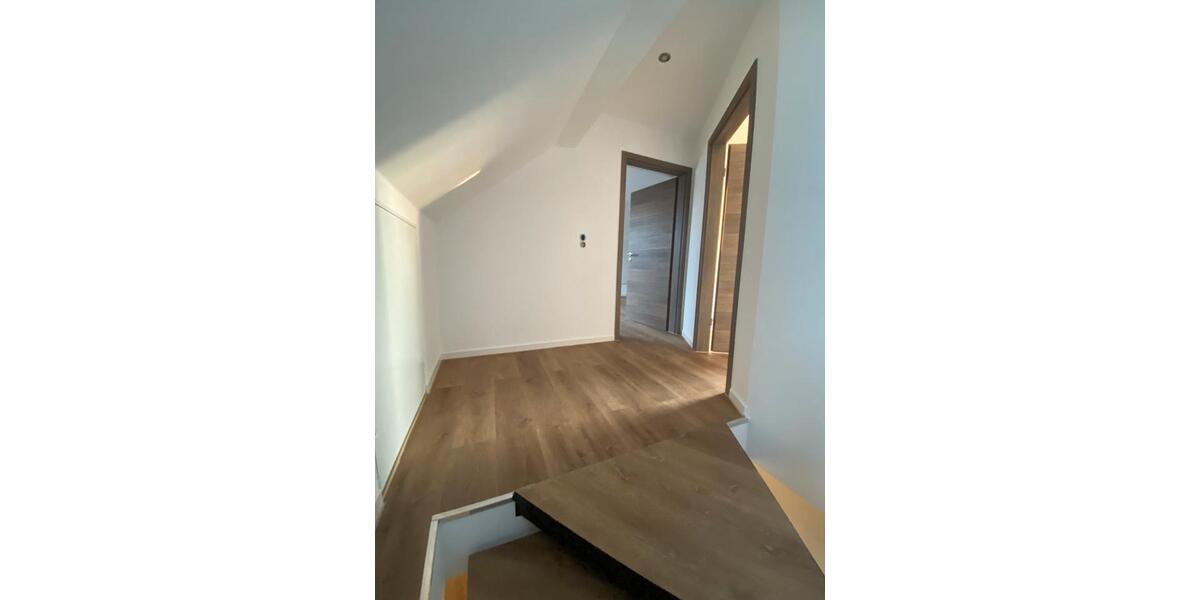 Etagenwohnung Heinsberg - 4 Zimmer, 130 m&sup2;, 1.300&euro; | Angebot:24851522