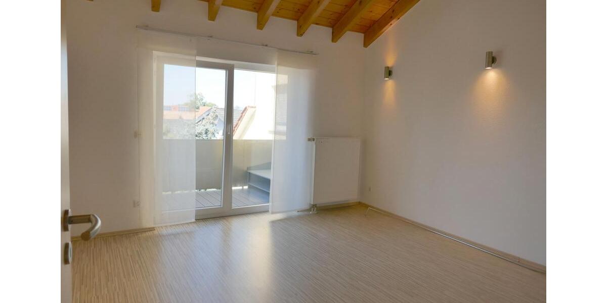 Dachgeschoßwohnung Bellheim - 3 Zimmer, 87 m&sup2;, 940&euro; | Angebot:26544370