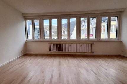 TR.-City: Modernisierte geräumige 2 ZKB, GWC, Abstellraum, EBK und Domblick... 2 zimmer