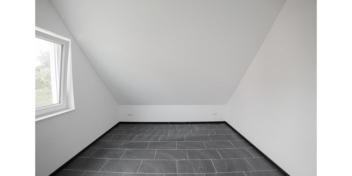 Dachgeschoßwohnung Hemmoor - 3 Zimmer, 96 m&sup2;, 995&euro; | Angebot:26585142