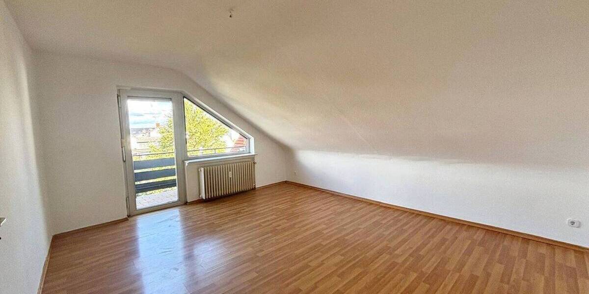 großzügige Dachgeschosswohnung in Urberach 3 zimmer