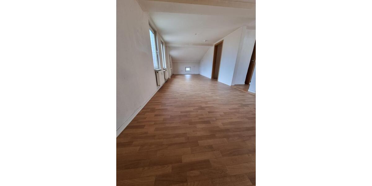 Dachgeschoßwohnung Güstrow - 1 Zimmer, 35 m&sup2;, 290&euro; | Angebot:25909135