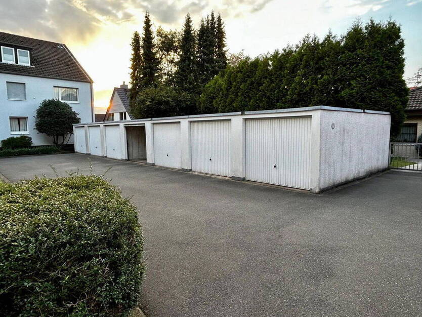 Renovierte 3-Zimmer Wohnung mit großem Balkon und Garage Zentrum Ratingen-Hösel