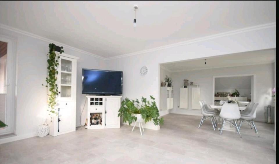 Große helle Wohnung an Weserpromenade zu vermieten 5 zimmer