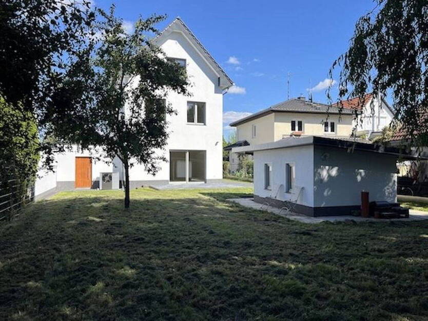 Neues modernes Landhaus am Ende der Sackgasse