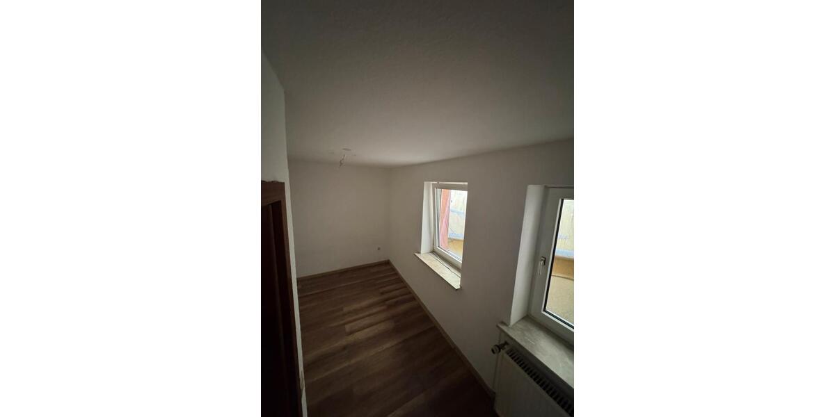 Erdgeschoßwohnung Weidhausen bei Coburg - 4 Zimmer, 90 m&sup2;, 510&euro; | Angebot:24870736