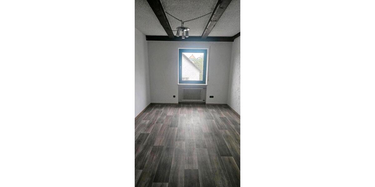 Etagenwohnung Waldmünchen - 6 Zimmer, 240 m&sup2;, 900&euro; | Angebot:26636867