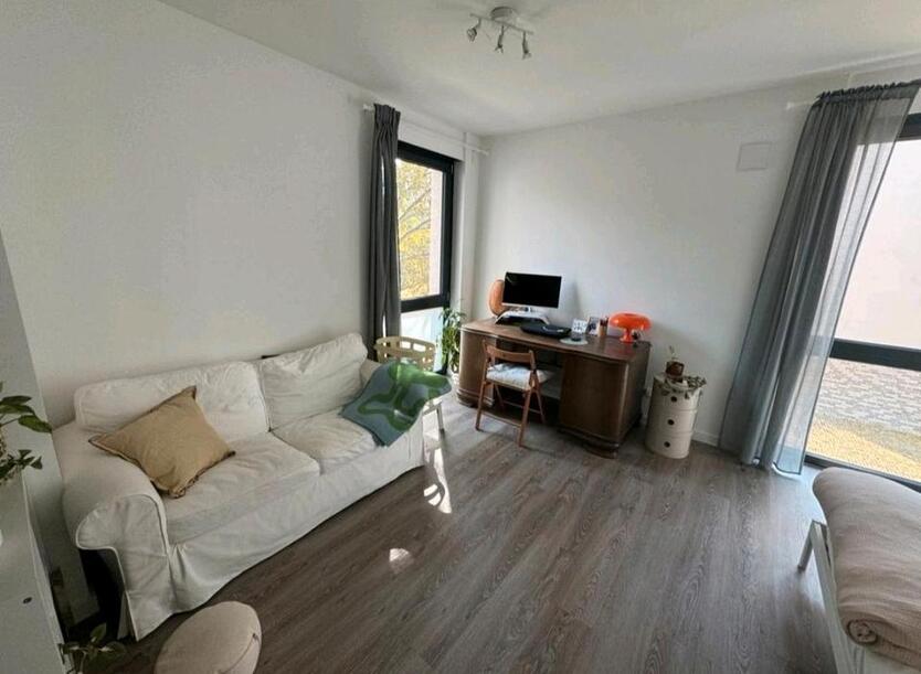 Möblierte ein Zimmer Wohnung zu vermieten