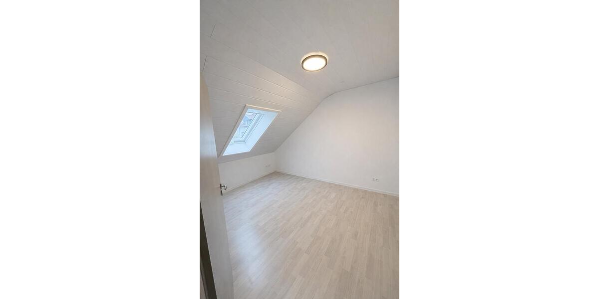 Dachgeschoßwohnung Grafenau - 3 Zimmer, 85 m&sup2;, 1.300&euro; | Angebot:26322335